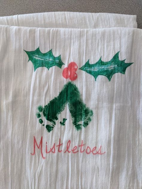 Handprint Oven Mitt Christmas Crafts, Handprint Christmas Towels, Handprint Tree Towel, Kid Made Christmas Dish Towels, Christmas Tea Towels Diy Kid Art, Gigi Gifts, Baby Christmas Crafts, Print Crafts, Gigi Gift