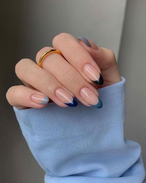 Short Winter Nails 2023 - 2024 20 Ideas: Chic and Cozy Nail Trends - women-club.online Blue Gel Nails, Navy Nails, Fake Nails Long, January Nails, Nagel Tips, Blue Gel, Simple Gel Nails, Smink Inspiration, Summery Nails