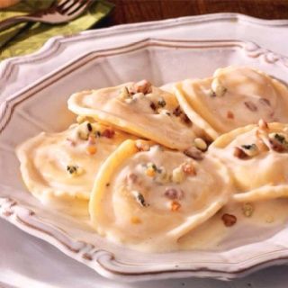 Pear And Gorgonzola, Pear Gorgonzola, Rosemary Butter, Ravioli Recipe, Homemade Pasta, Butter Recipe, Ravioli, Clean Eating Snacks, Dumplings