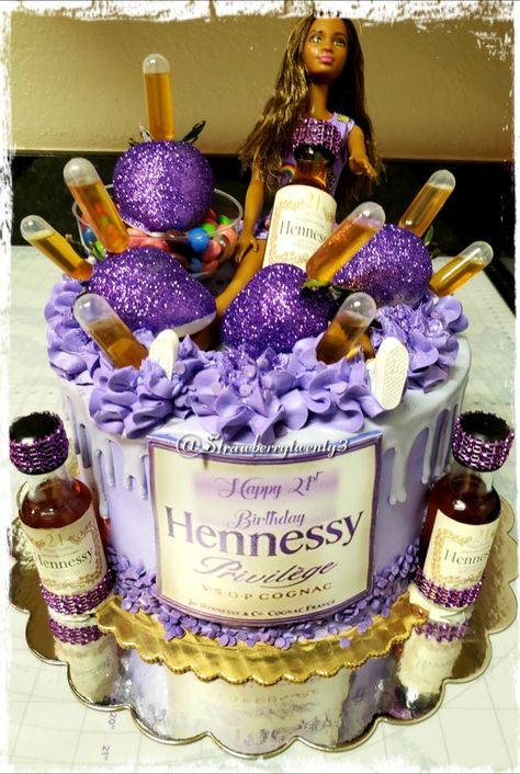 Hennessy Cake For Women, Alcohol Birthday Cake For Women, Henny Cake, Liquor Cakes, Hennessy Cake, Gourmet Chocolate Covered Strawberries, Strawberries Chocolate Covered, 21st Birthday Celebration, Cake For Women