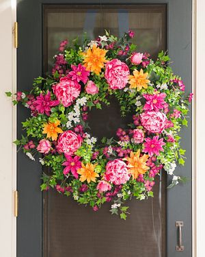 Door Wreaths Spring, Floral Door Wreaths, Peony Wreath, Loft Ideas, Flower Wreaths, Artificial Christmas Wreaths, Floral Wreaths, Peonies Wreath, Christmas Themes Decorations