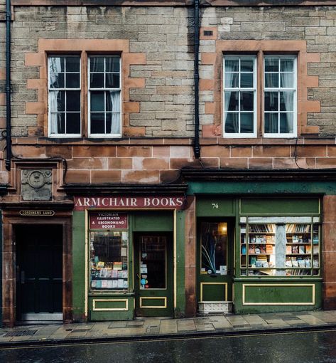 Charming bookstore in Edinburgh Scotland Aesthetic, Book Shops, Scotland Trip, Book Stores, Travel Scotland, The Big City, Shop Fronts, Edinburgh Scotland, Dark Academia Aesthetic