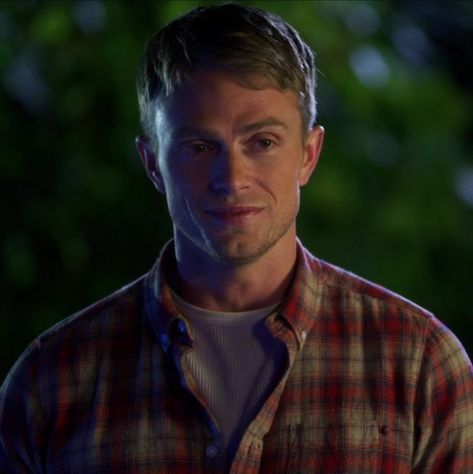 Hart of Dixie Wade Kinsella Hart Of Dixie Wade, Wade Kinsella, Wilson Bethel, Hart Of Dixie, Casual Button Down Shirt, Men Casual, Tv Shows, Mens Tops