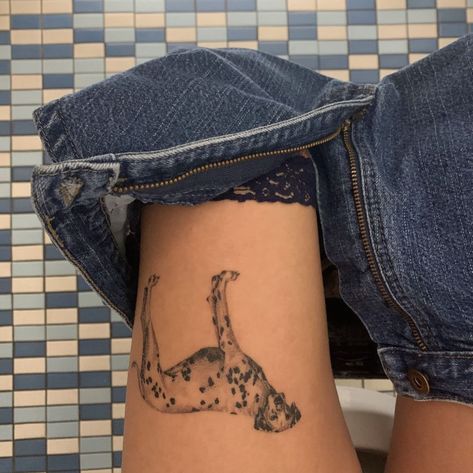 1/2 Tattoos, Brittany Broski Tattoo, Upper Knee Tattoo, Minimal Tattoo Ideas, Dinosaur Tattoo, Dinosaur Tattoos, Cute Tats, 3d Tattoos, Jewelry Tattoo