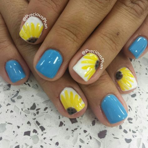 Sky blue, sunflower nails Blue Sunflower Nails, Blue Sunflower, Western Nails, Sunflower Nails, Christmas Manicure, Manicure Nail Designs, Summer Toe Nails, Dip Nails, Casual Nails