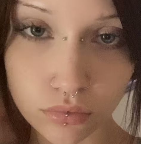 Facial Piercing Combinations, Dainty Facial Piercings, Dainty Bridge Piercing, Face Piercing Combos, Face Piercing Set Up, Lots Of Face Piercings, Facial Piercing Set Up, Gold Bridge Piercing, Piercing Layout Face