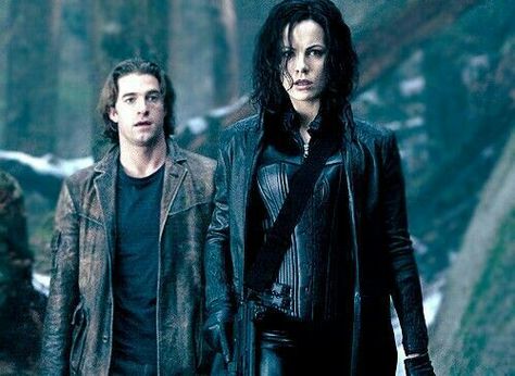 Underworld Evolution: Selene And Michael Corvin Selene Underworld Costume, Underworld Michael, Underworld Costume, Underworld Kate, Underworld Vampire, Underworld Awakening, Underworld Selene, Underworld Movies, Vampire Hunters