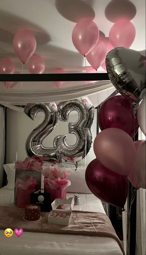 Birthday Room, Birthday Morning Surprise, Sweet Sixteen Birthday Party Ideas, Birthday Morning, 17th Birthday Ideas, 21st Bday Ideas, Happy Birthday Decor, Birthday Room Decorations, Birthday Goals