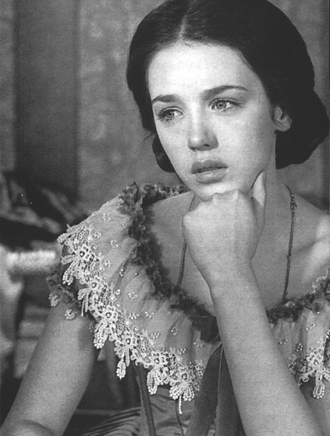 Isabelle Adjani, Face Reference, Vintage Portraits, 인물 사진, Classic Beauty, Adele, Old Hollywood, Pretty Woman, Cortes De Cabello Corto