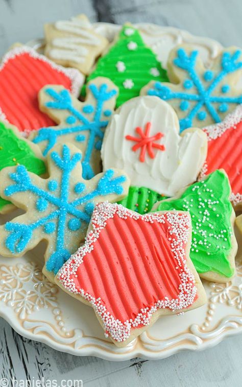 Christmas Cutout Cookies Decorated Buttercream, Crusting Buttercream Recipe For Cookies, Buttercream Frosted Christmas Cookies, Decorate Cookies With Buttercream, Christmas Buttercream, Crusting Buttercream Recipe, Christmas Cookie Frosting, Crusting Buttercream, Buttercream Cookies