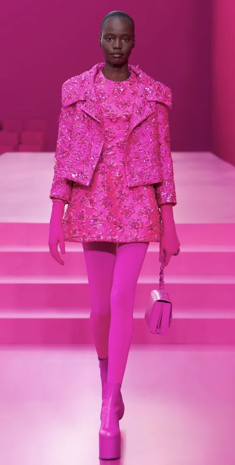 Barbiecore Outfit, Pink Tights, Irina Shabayeva, Christopher Raeburn, Everything Pink, Look Vintage, Only Fashion, Pink Outfit, Aesthetic Outfits