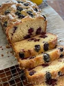 Blackberry Lemon Muffin Bread - THE HONEY, I'M HUNGRY BLOG Blackberry Bread, Lemon Muffin Recipes, Blackberry Muffin, Blackberry Lemon, Apple Pie Bread, Lemon Treats, Lemon Bread, Lemon Muffins, Muffin Bread