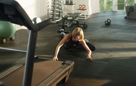 Watch Taylor Swift Epically Wipe Out on a Treadmill Taylor Swift Treadmill, Apple Commercial, Drakes Songs, The 1989 World Tour, 1989 Tour, Fall Flats, American Universities, Red Taylor, Wipe Out