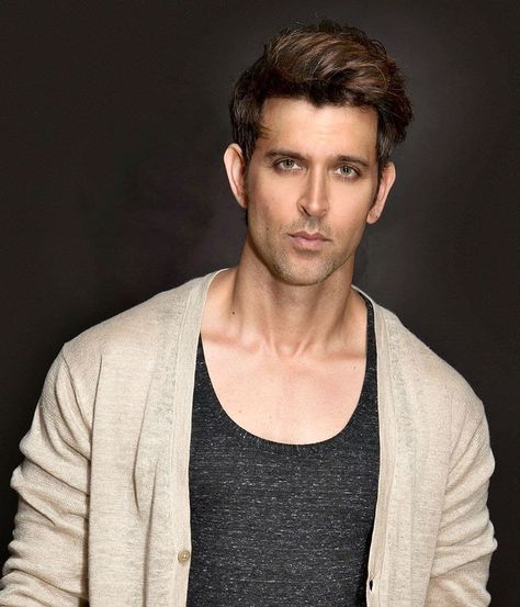 Hritik Raushan Sketch, Ritik Rosan, Hritik Raushan, Psl Gods, Hrithik Roshan Hairstyle, Side Haircut, Bollywood Pictures, Portrait Photography Men, Hairstyle Names