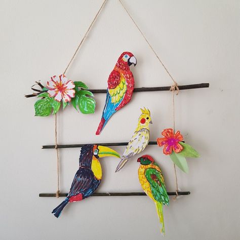 Paper Crafts Wall Hanging, Bird Wall Hanging, Simple Diy Home Decor, Jungle Thema, Mid Century Modern Interior Design, Paper Wall Hanging, Tropical Bird, Wall Hanging Crafts, Bird Crafts