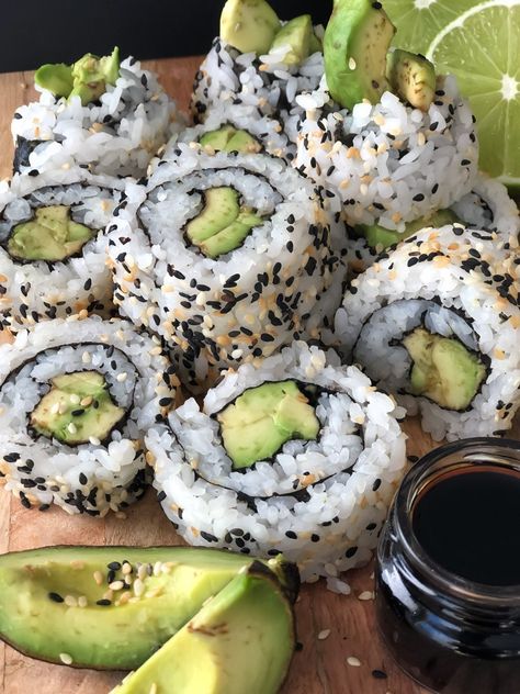 Sushi Vegan, Cucumber Rolls, Cibo Asiatico, Pasti Sani, Vegan Sushi, Soya Sauce, Spicy Mayo, Makanan Diet, Sushi Recipes