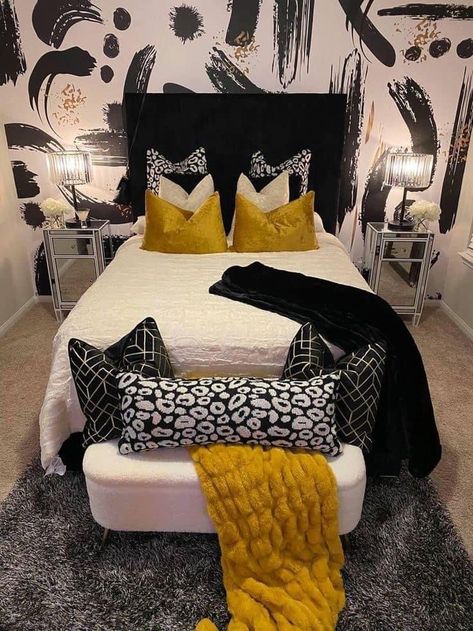 Apartment Finds, Black And White Bedroom, Black Bedroom Decor, Fantasy Bedroom, Apartment Checklist, Luxury Room Bedroom, First Apartment Decorating, Future Apartment Decor, Airbnb Host