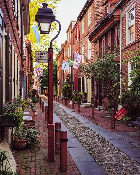 Philadelphia Old Cities, Philadelphia Street, American Road Trip, Philadelphia Pennsylvania, Acrylic Art, Poets, Pennsylvania, Philadelphia, Road Trip