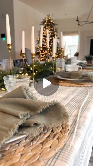 Elise Hunter | DIY & HOME on Instagram: "It’s happening!!! Christmas decor is here 🙌🏻 I’ve been shopping for a gorgeous but affordable winter/Christmas tables-cape and I LOVE where we ended! Everything is linked in my bio and Christmas highlight bubble 🤍 I’m ready to host a holiday party now! #christmasdiningtable #holidaytablescape #holidaydecor" Christmas Dining Table Centerpiece Ideas, Christmas End Table Decor, Christmas End Table Decor Ideas, Christmas Island Centerpiece Ideas, Coffee Table Xmas Decor, Island Centerpiece Ideas, Christmas Tables, Christmas Dining Table, Holiday Tablescapes