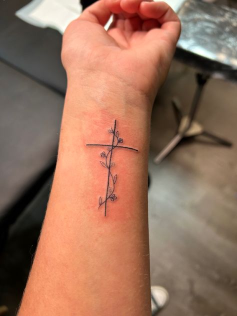 Tattoo Ideas Female Small Cross, Feminine Cross Tattoos For Women, Dainty Cross Tattoo, Cross Tattoo Placement, Girl Cross Tattoos, Feminine Cross Tattoo, Cross Tattoo On Wrist, Cross With Flowers, Small Cross Tattoos