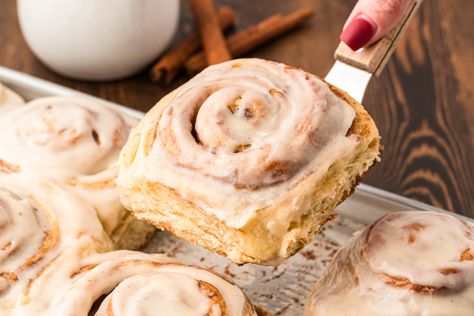 Super Soft Milk Bread Cinnamon Rolls Japanese Milk Bread Cinnamon Rolls, Tangzhong Cinnamon Rolls, Milk Bread Cinnamon Rolls, Tangzhong Bread, Vanilla Bean Icing, Soft Milk Bread, Pioneer Woman Cinnamon Rolls, Soft Cinnamon Rolls, Bread Cinnamon Rolls