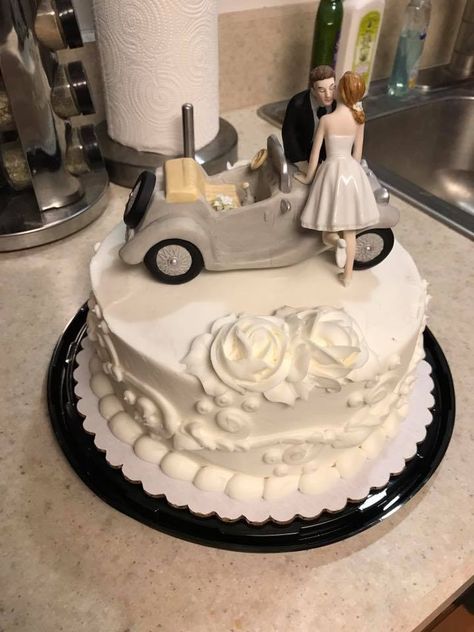 Vintage car cake topper Vintage Car Cake, Car Cake Toppers, Truck Cakes, Simple Wedding Cake, Car Cake, Bday Cake, Wedding Topper, Food Table, Wedding Cake Toppers