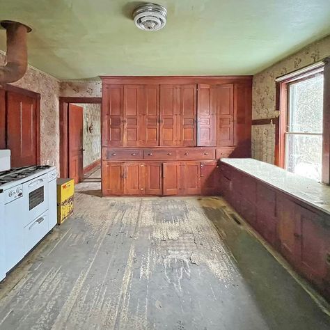 1900s Farmhouse Kitchen, 1880s Kitchen, 1890s Interior, Tiny Ranch House, Historic Home Kitchen, 1800s Kitchen, Flip Homes, 1900s Kitchen, 1910 Kitchen