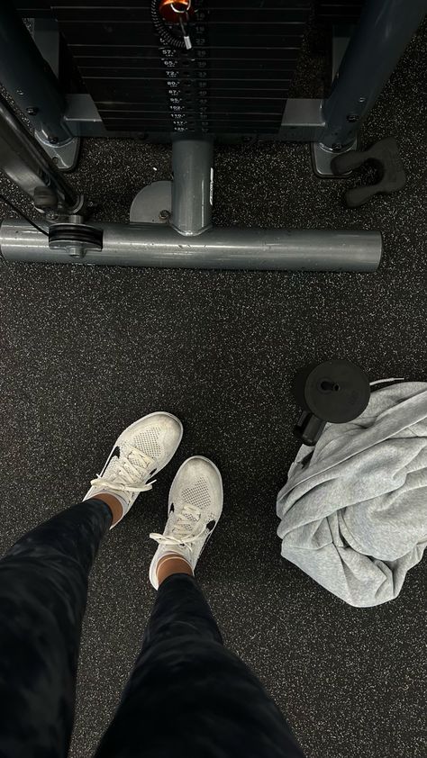 Gym Clean Girl Aesthetic, Clean Girl Fitness Aesthetic, Clean Gym Girl Aesthetic, Clean Girl Gym Aesthetic, Clean Girl Dark Aesthetic, Clean Dark Aesthetic, Dark Clean Girl Aesthetic, Gym Aesthetic Dark, Dark Gym Aesthetic