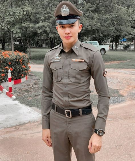 Man In Uniform, Korean Military, Hunks Men, Men In Uniform, Police Officer, Military Jacket, Captain Hat, Bodybuilding, Quick Saves