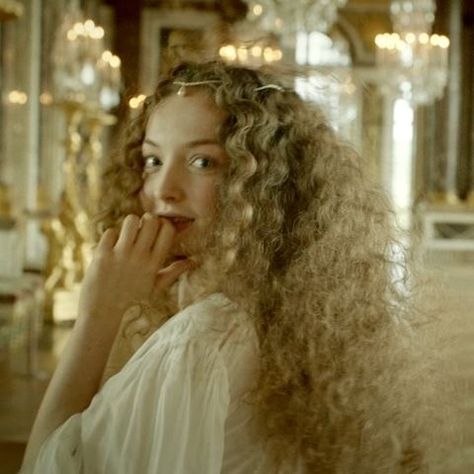 Versailles, Green Eyes, Hair Goals, Her Hair, Hair Inspo, Character Inspiration, Curly Hair, Pretty People, Hair Hair