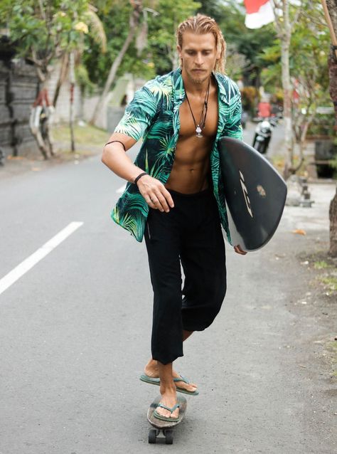 Surfer Outfit Men, Surfer Boys Style, Surfer Boy Outfits, Surfer Style Outfits, Surfer Clothes, Mens Surfer Style, Surfer Outfit, Aesthetic Guy Outfits, Surf Style Men