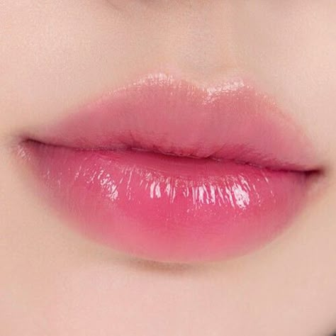 Heart Shaped Lips, Lips Inspiration, Botox Lips, Bentuk Alis, Lips Photo, Hair Inspiration Long, Beautiful Lipstick, Makeup Accesories, Makeup For Blondes