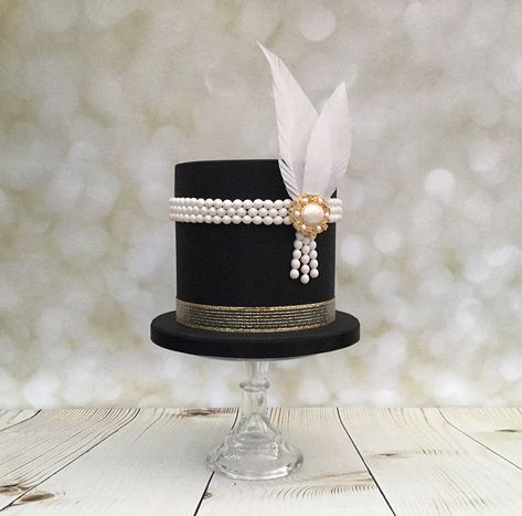 Black & Ivory ‘Gatsby’ style birthday cake with rice paper feathers Gatsby Cake Birthday, Great Gatsby Cake Ideas, Cake With Rice Paper, Gatsby Cakes, 1920s Cake, Great Gatsby Cake, Gatsby Cake, Mum Cake, Gatsby Birthday