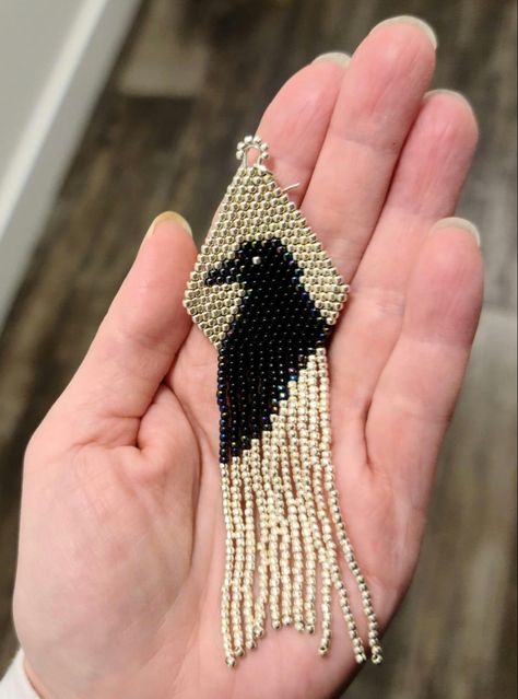 Beaded Raven, Beaded Belts Patterns, Pearls Jewelry Diy, Native American Beadwork Patterns, Diy Seed Bead Earrings, Seed Bead Jewelry Patterns, Native Beading Patterns, Seed Bead Crafts, Bead Loom Designs