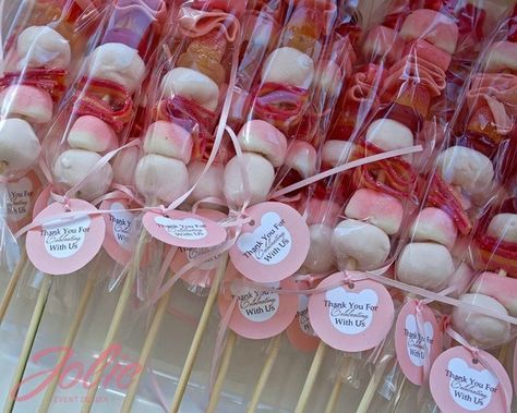 Candy skewers great for party favors, toppers on birthday gifts, just beacuse and more! Pick up wooden kabobs at any local hardware or market and then stop into @Powell'sSweetShoppeChico for all your candy needs-hundreds of bulk items perfect for skewing! We have pre-made skewers too! Ooievaarstee Idees, Candy Skewers, Bears Birthday Party, Party Cones, Paty Ideas, Teddy Bear Birthday Party, Candy Kabobs, Gateau Baby Shower, Teddy Bear Birthday