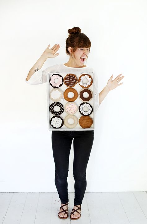 DIY Dozen Donuts Costume @themerrythought Dunkin Donuts Costume, Donut Halloween Costume, Donut Halloween, Vocabulary Parade, Donut Costume, Boxing Halloween Costume, Food Halloween Costumes, Paper Doll Costume, Dozen Donuts