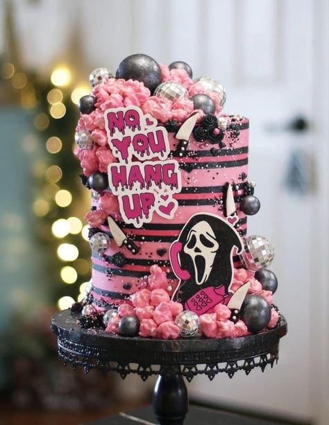 Scream Inspired Cake, Ghostface Birthday Cake, Scream Movie Cake, Scary Movie Cakes, Ghost Face Cake, Ghostface Cake, Aesthetics Cake, 23 Birthday Cake, Movie Dinner