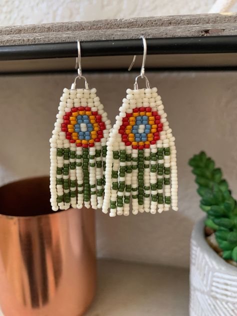 Hippie Flowers, Scandinavian Folk Art, Art Earrings, Bead Ideas, Beaded Jewellery, Earrings Beaded, Earrings Ear, Beaded Fringe, Fringe Earrings