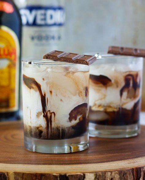 Chocolate White Russian    2 ounces Vodka  1 ounces Kahlua  2 ounces Heavy Cream  ½ ounce Chocolate Syrup  Ice Chocolate White Russian, Frozen Drinks Alcohol, White Russian Recipes, Coffee Treats, Mixed Drinks Alcohol, White Russian, Cocktail Desserts, Alcohol Drink Recipes, Chocolate Syrup