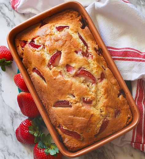 Strawberry Bread Recipe Strawberry Bread Recipe, Strawberry Bread Recipes, Banana Bread Loaf, Bread Chocolate, Baked Recipes, Strawberry Bread, Spice Mix Recipes, Homemade Condiments, Cookout Food