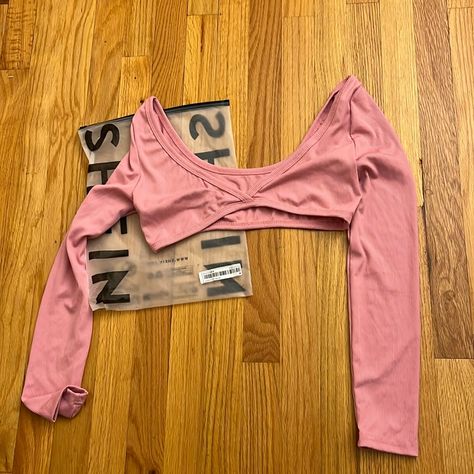 Never Worn Smoke Free House Size Medium Mini Crop Top, Blusas Crop Top, Tops Shein, Cute Makeup Looks, Pink Crop Top, Girl Fits, Cute Crop Tops, Shein Tops, Lookbook Outfits