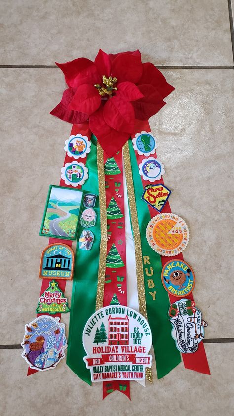 Girl Scout Christmas Mum! Perfect for a festive Christmas Badge Presentation Ceremony or Party! Girl Scouts Christmas Party, Thanksgiving Swaps Girl Scouts, Girl Scout Badges Display, Girl Scout Badge Presentation, Girl Scout Badge Presentation Ideas, Girl Scout Christmas Party, Girl Scout Daisy Petals, Daisy Activities, Ahg Badge