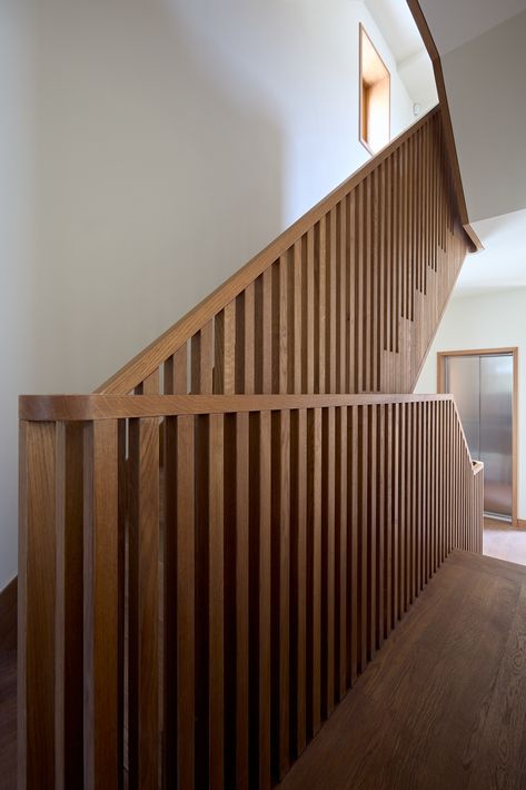 Wooden Banister, Wooden Staircase Railing Modern, Cabin Staircase, Wooden Staircase Railing, Wood Banister, Loft Style Interior, Japanese Joinery, Interior Staircase, Entry Stairs