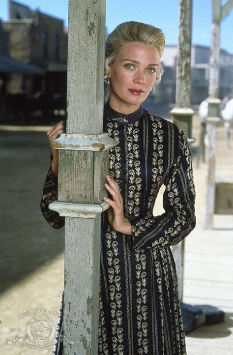 Still of Laurie Holden in The Magnificent Seven Dale Midkiff, Eric Close, Michael Biehn, Magnificent 7, Laurie Holden, Magnificent Seven, Katharine Ross, Ron Perlman, Julie Christie