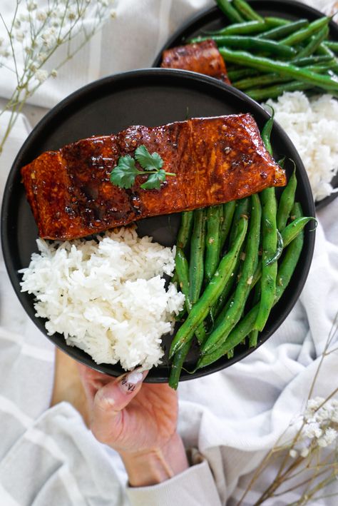 Airfryer Honey Soy Salmon and Garlic Green Beans (Less than 10 mins!) - Ta-Daa! Salmon And Green Beans, Soy Glazed Salmon, Soy Sauce Green Beans, Salmon Green Beans, Honey Soy Salmon, Soy Salmon, Rainbow Kitchen, Salmon Soy Sauce, Honey Salmon