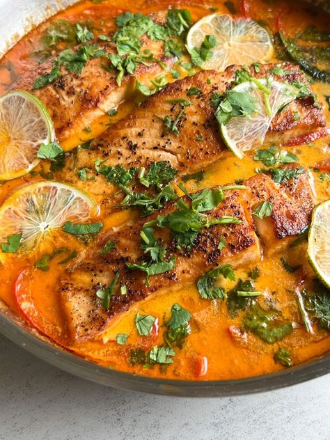 Coconut Curry Salmon - Something Nutritious Salmon Recipes Curry, Salmon Coconut Curry, Coconut Curry Salmon, Curry Salmon, Fish Curry Indian, Salmon Curry, Red Curry Sauce, Bowl Of Rice, Lemon Salmon