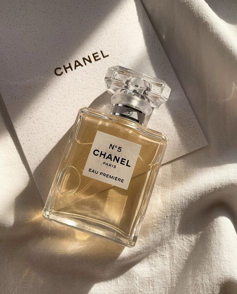 Chanel No5 Aesthetic, Channel 5 Perfume, Coco Chanel No. 5, Chanel Perfume No. 5, Aesthetic Perfume Pictures, Chanel Aesthetic Perfume, Channel No 5 Perfume, Chanel No 5 Aesthetic, Channel No5