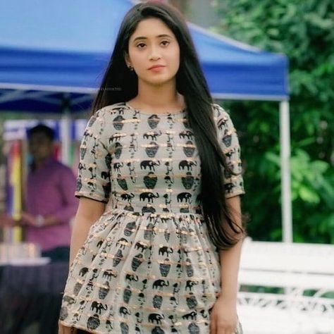 That attitude❤💫 @shivangijoshi18 #shivangijoshi #naira #yrkkh Naira Outfits In Yrkkh, Naira Dresses In Yrkkh, Naira Outfits, Naira Dresses, Naira Dress, Naira Yrkkh, Save Photos, Cotton Dress Pattern, Western Dresses For Women