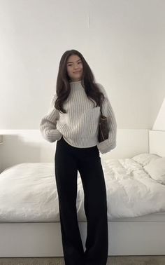 Elevated College Outfits, Flare Leggings Outfit, 6th Form Outfits, Pants For Winter, Solstice Party, Sixth Form Outfits, Lounge Outfits, Winter Pants Outfit, Leggings Outfits