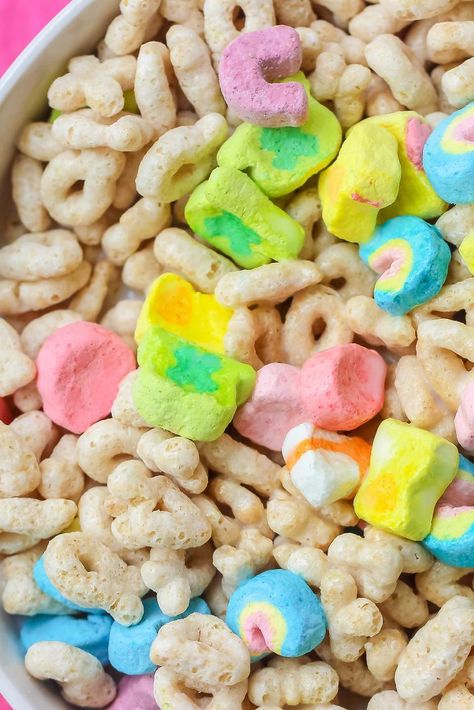 Lucky Charms Cereal Drawing, Lucky Charms Cereal Aesthetic, Lucky Charms Aesthetic, Lucky Charms Wallpaper, Cereal Lucky Charms, Healthy Marshmallows, Marshmallow Cereal, Post Cereal, Lucky Charms Marshmallows